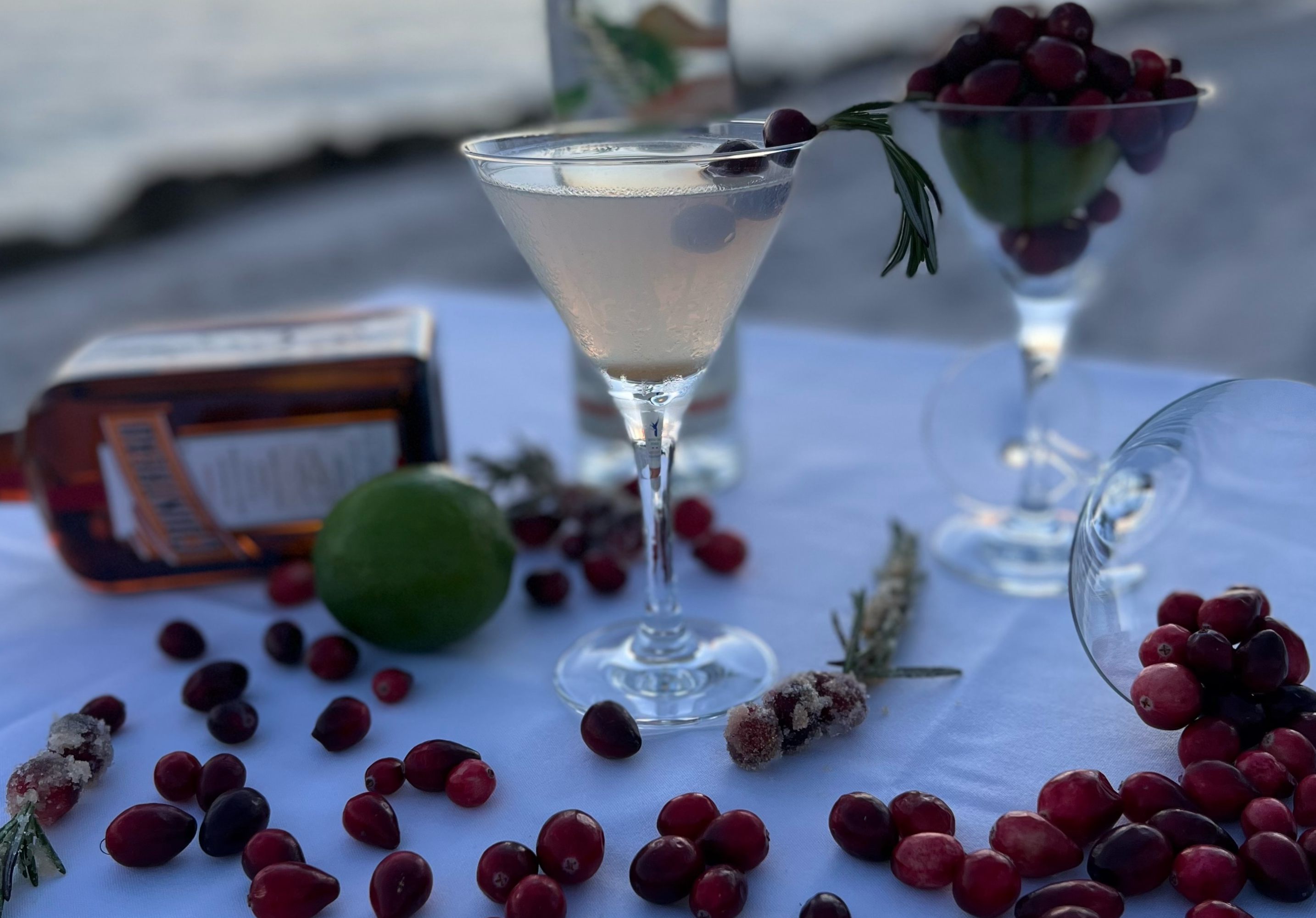 ¡Salud! Así se prepara el coctel “Mi Cosmo de Blanca Navidad”