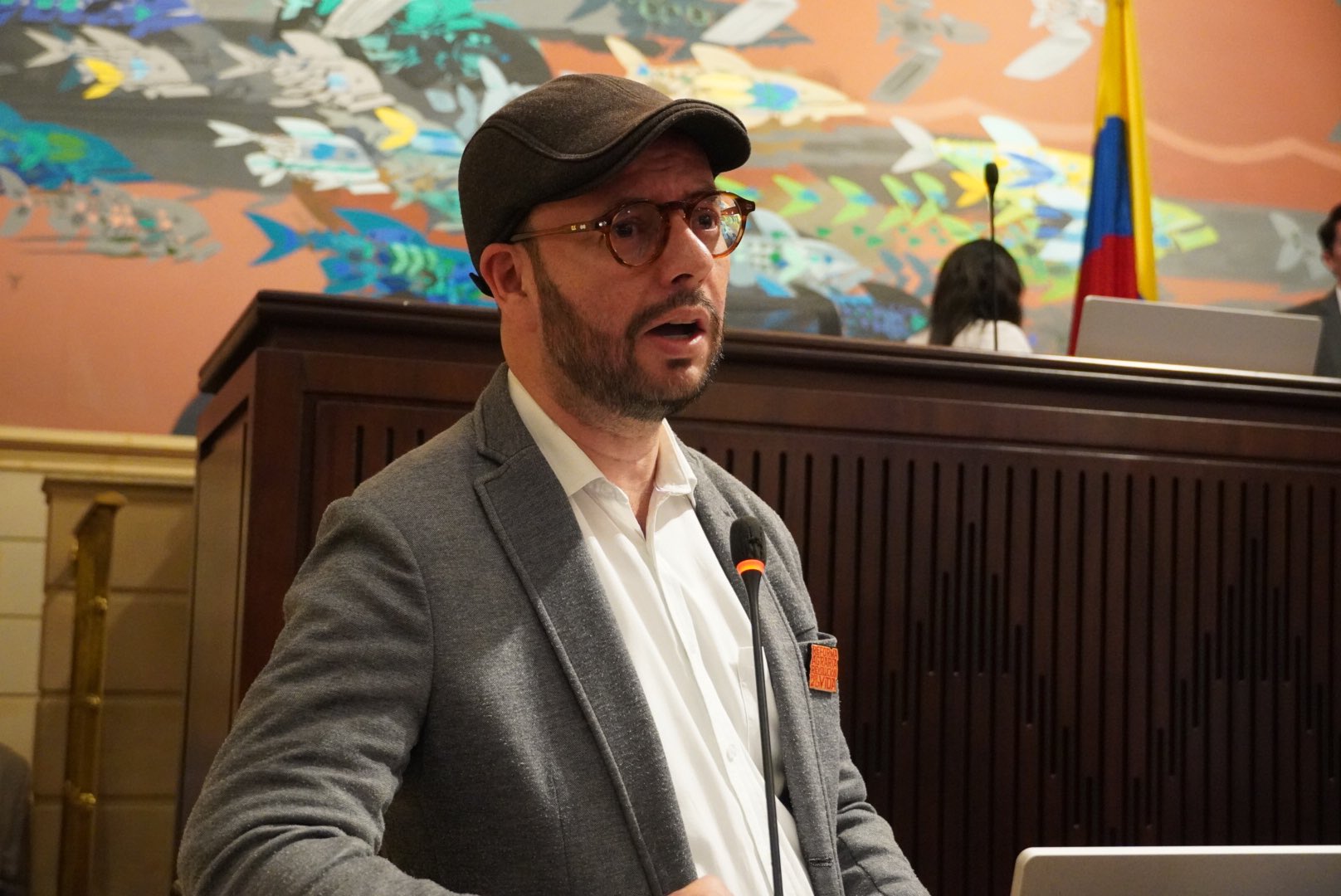 Becerra critica a Tovar y pide votar proyecto sobre víctimas de UP antes de que se hunda