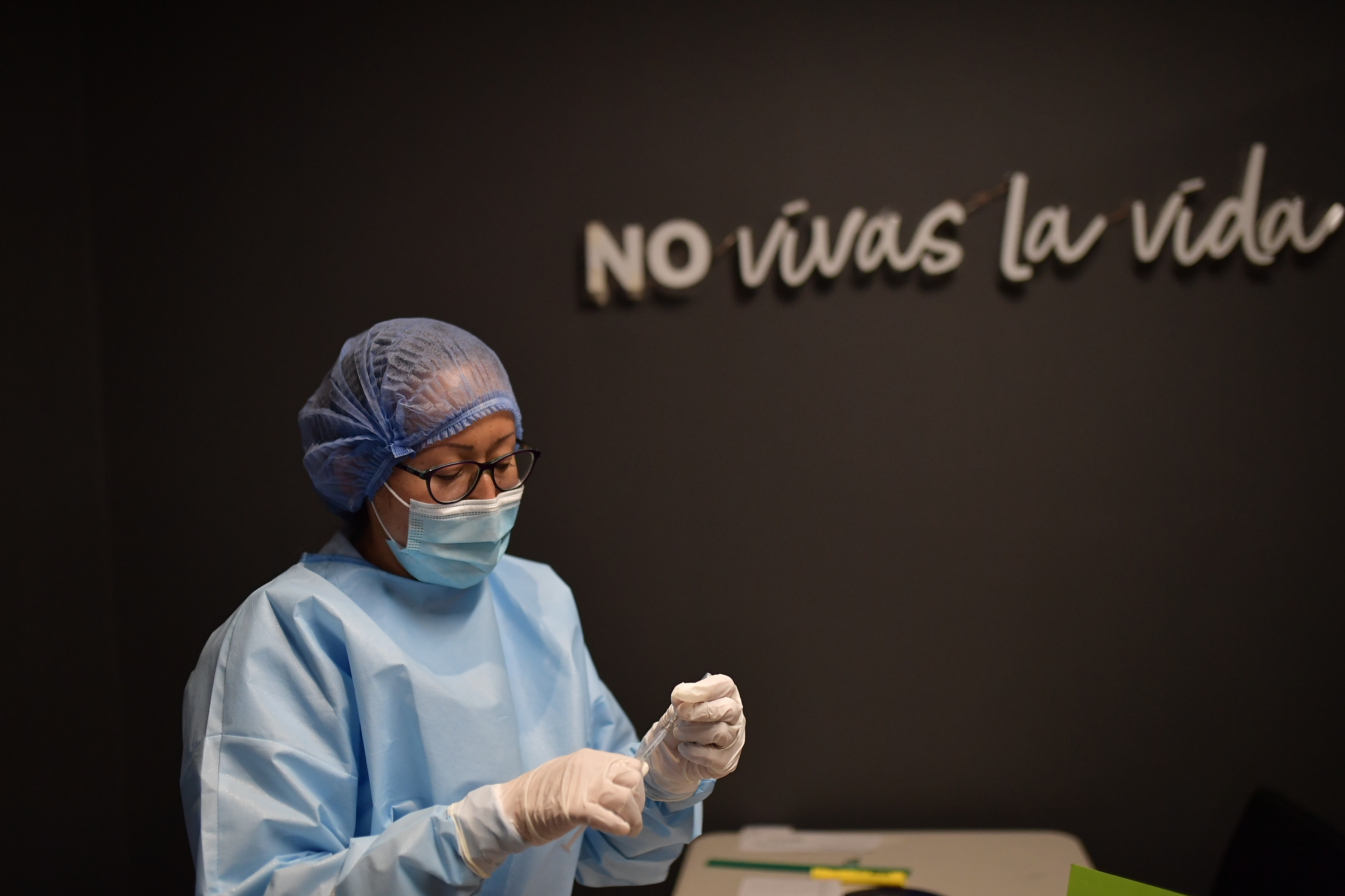 Pfizer dice que la tercera dosis de su vacuna es eficaz en un 95,6%