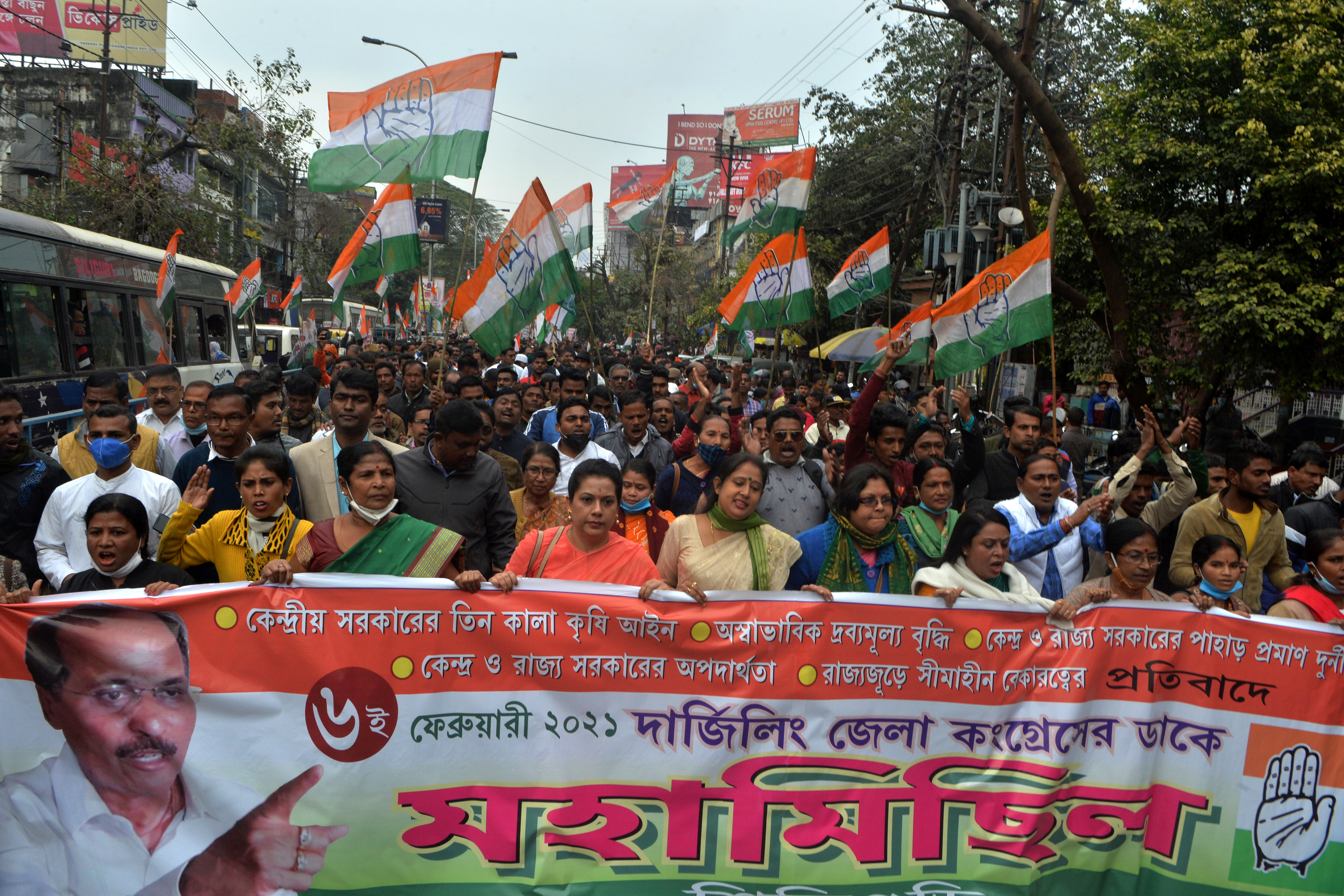 En fotos: protesta campesina en India corta las principales carreteras del país