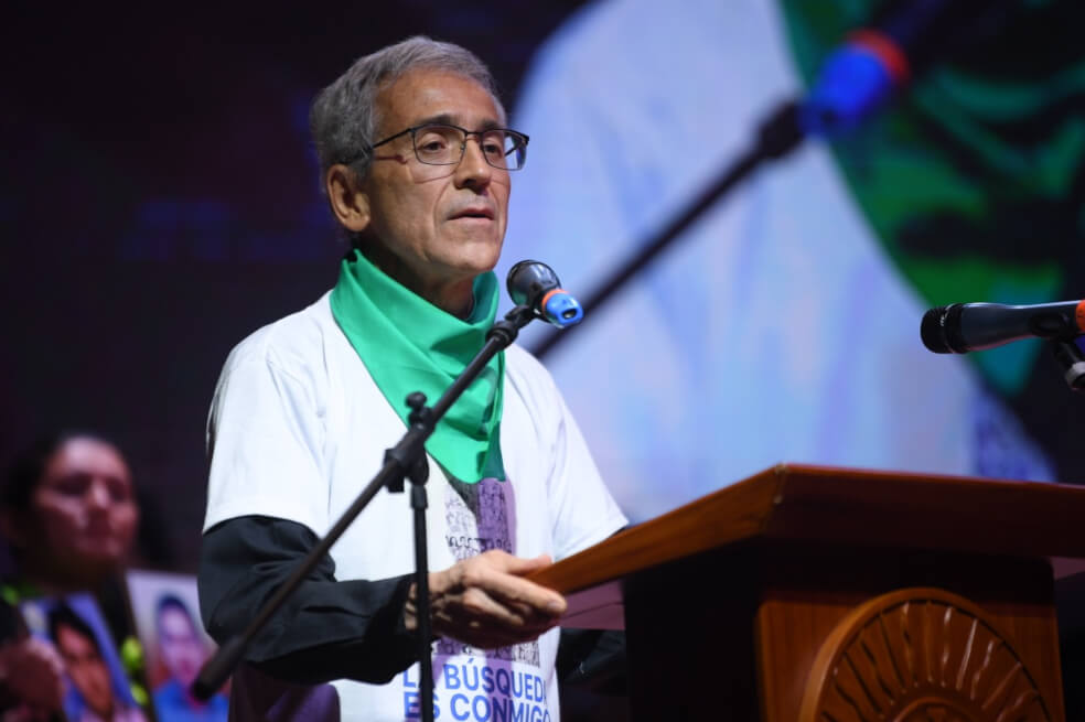 Padre De Roux explica por qué se canceló el simposio con militares