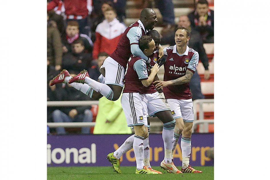 Con Pablo Armero los últimos minutos, West Ham ganó en la Premier