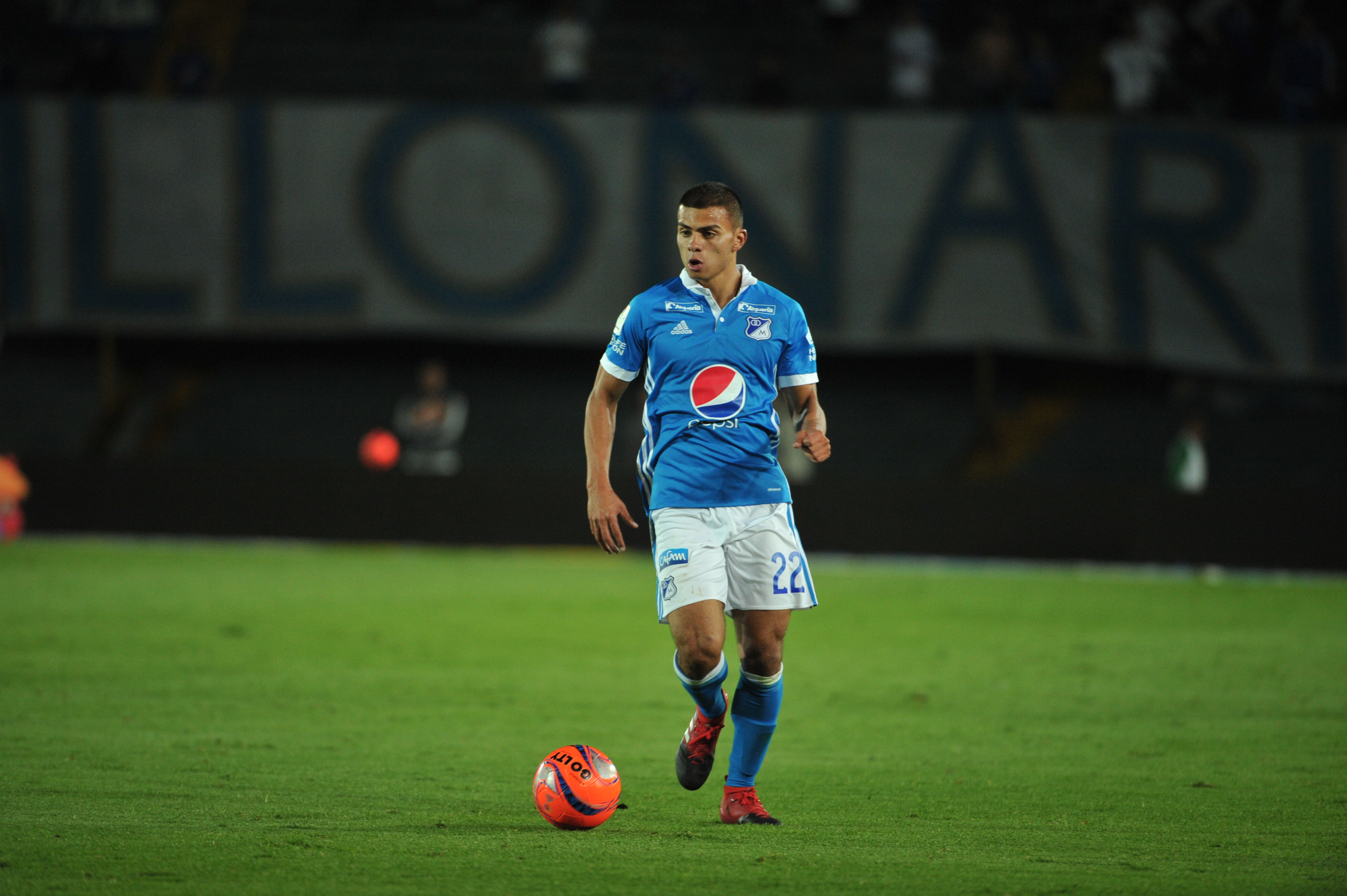 Futbolista colombiano que juega como volante de Millonarios, en el partido ante el Tolima por la Liga Águila I 2017.