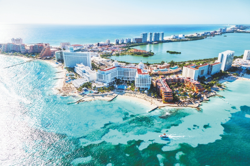 Disfrute de las exuberantes playas del Caribe mexicano.