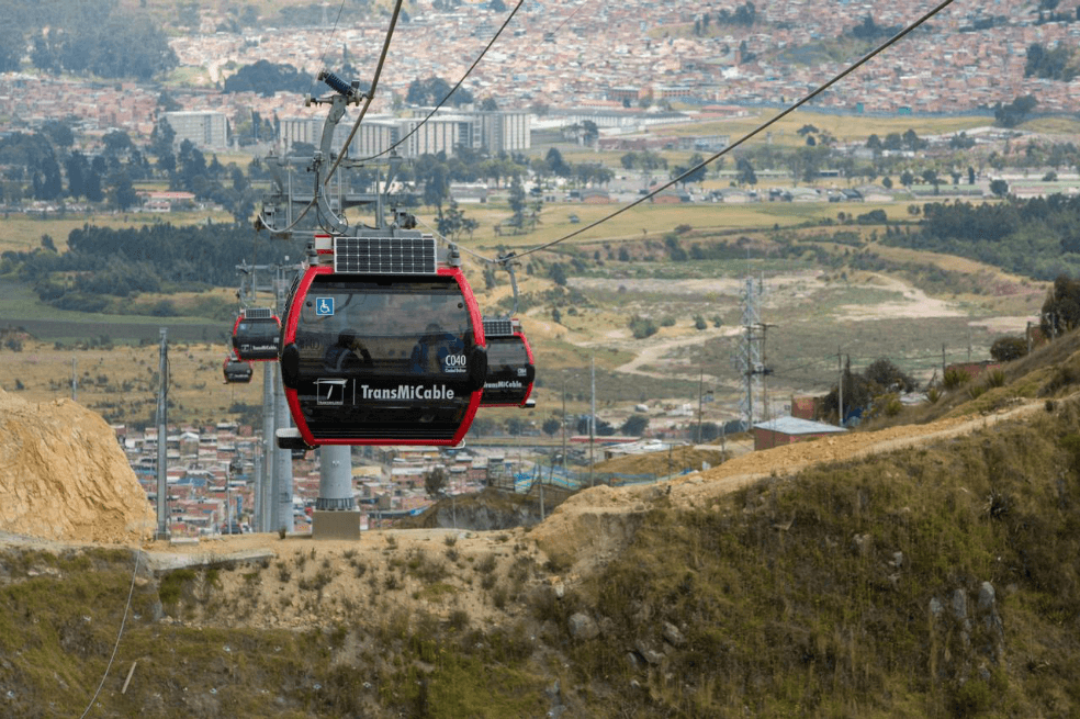 Buses ecológicos y transmicable: ejemplos de movilidad verde
