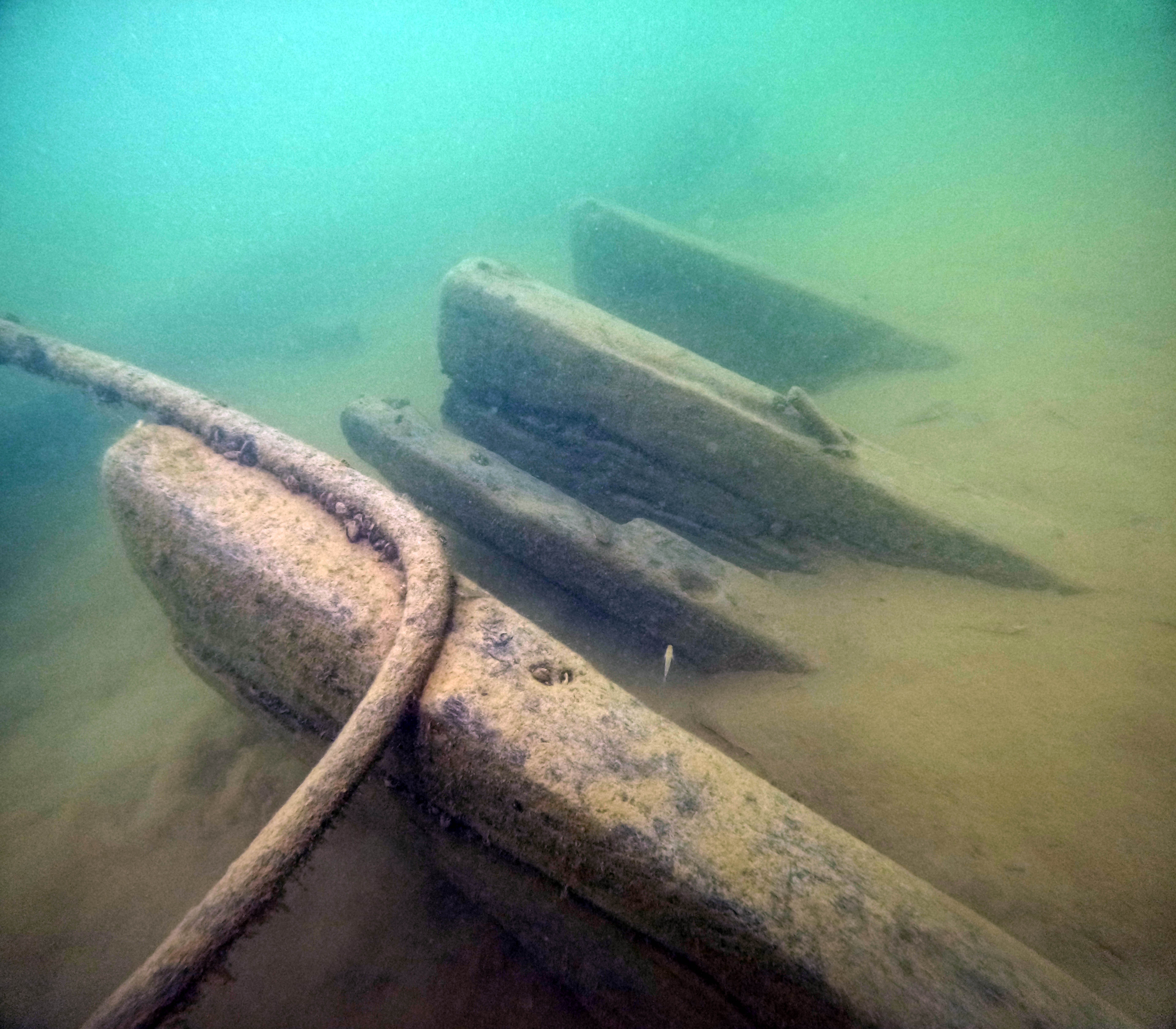 Mientras pescaba, hombre descubrió embarcación de más de 100 años en EE. UU.
