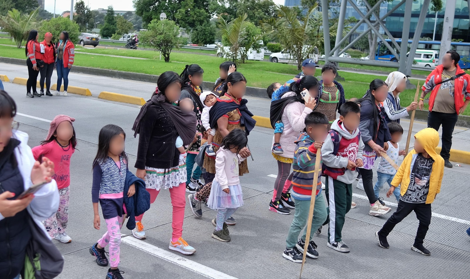 ¿Niños Emberá en mitad de las protestas? Denuncian el uso de menores en bloqueos