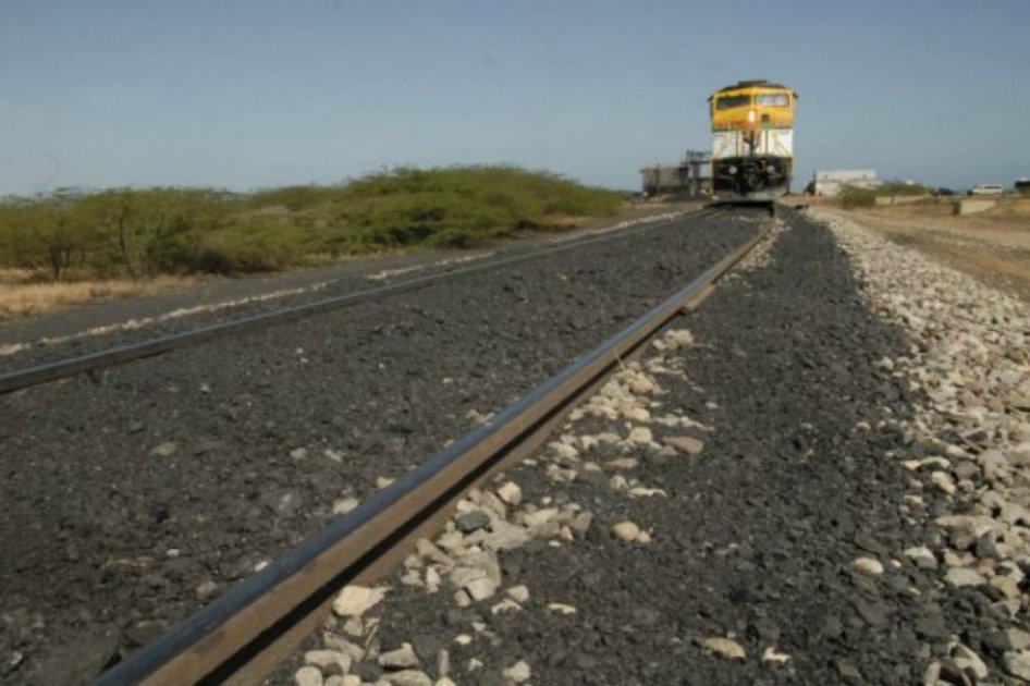 Corte colombiana levanta veto a transporte ferroviario de carbón