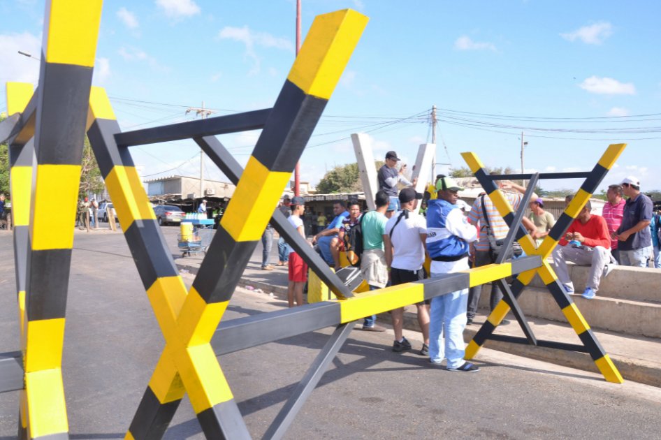 El 61% de venezolanos apoya cierre de frontera con Colombia