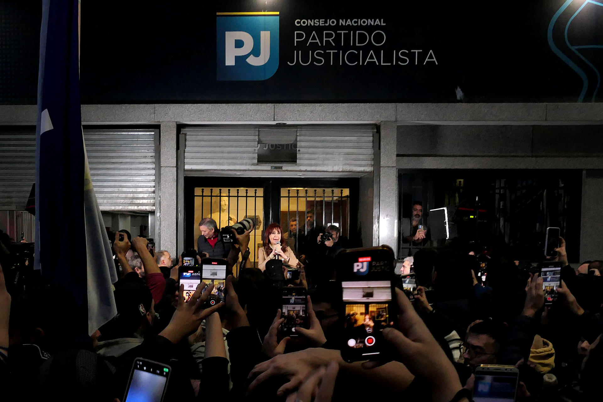 Cristina Fernández solicita prisión domiciliaria y lleva su caso ante la CPI