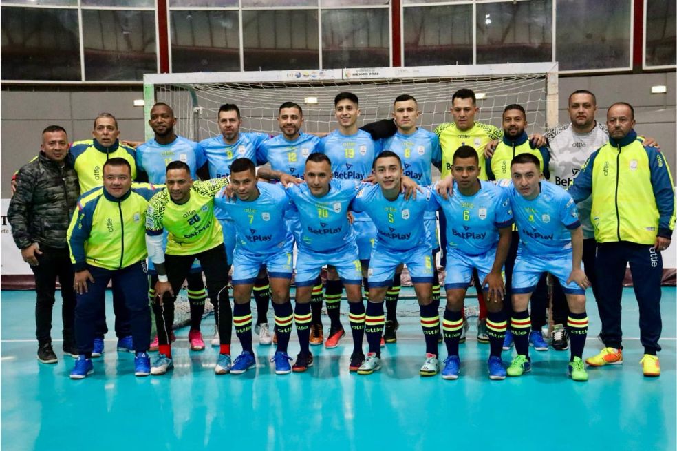 El plantel de la selección de Colombia que busca en México su cuarto título del mundo.