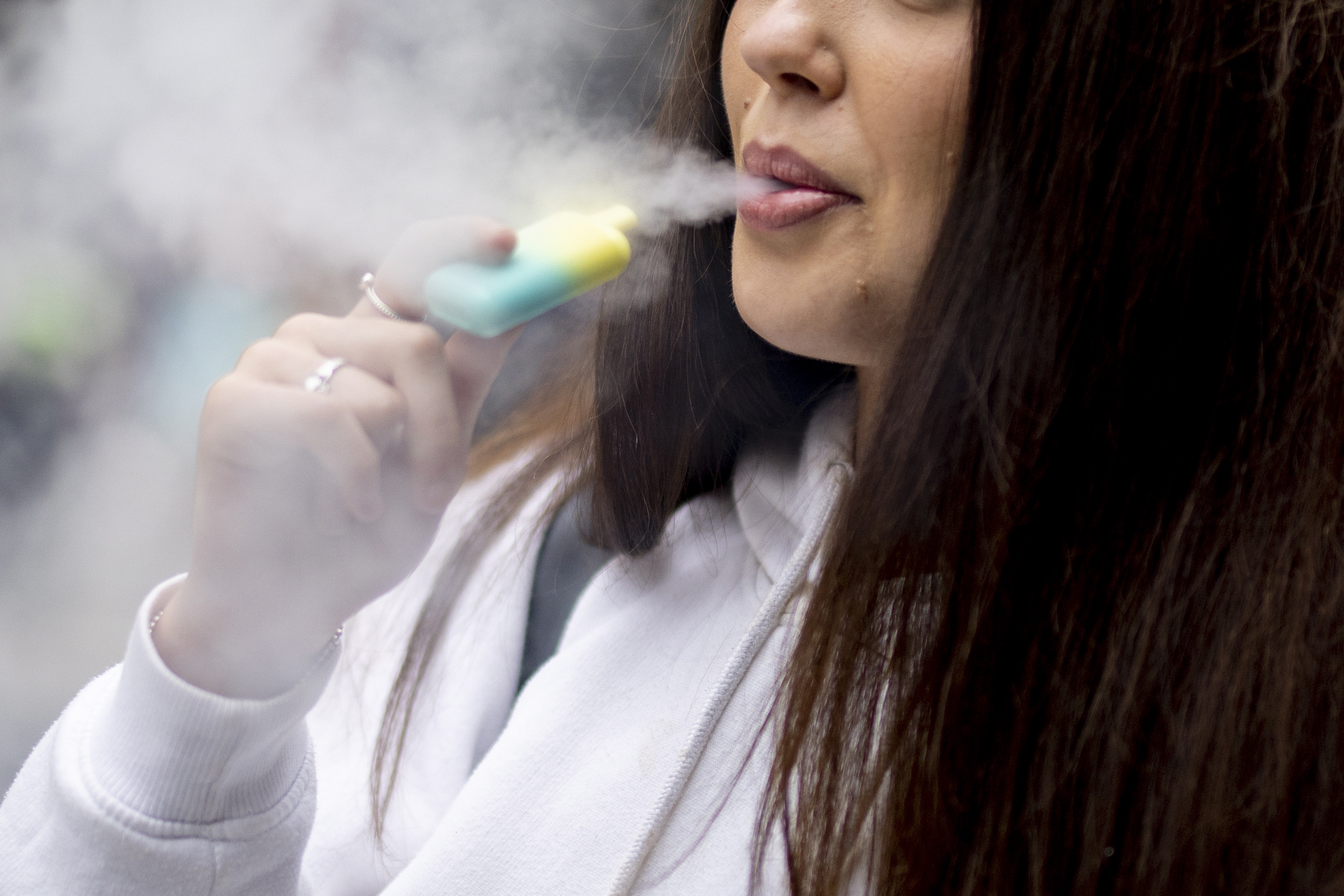 Sociedades médicas se pronuncian sobre estudio de muertes “asociadas” al vapeo