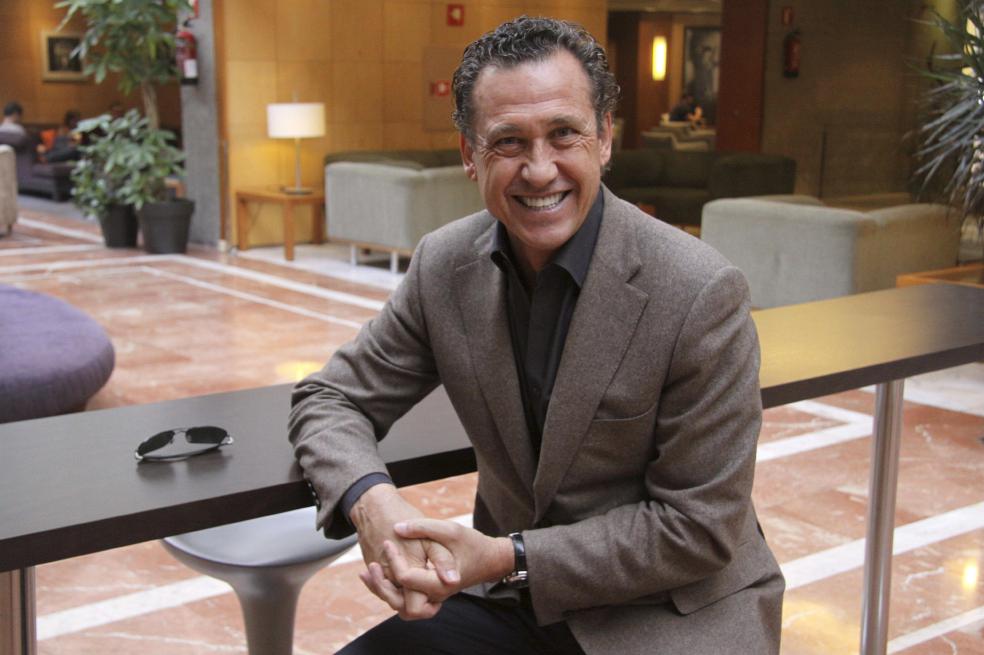 Jorge Valdano debutó en Newell's Old Boys. Jugó en Deportivo Alavés, Real Zaragoza y Real Madrid. 