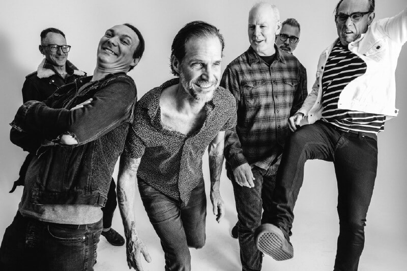 Bad Religion y The Offspring: académicos y referentes del punk