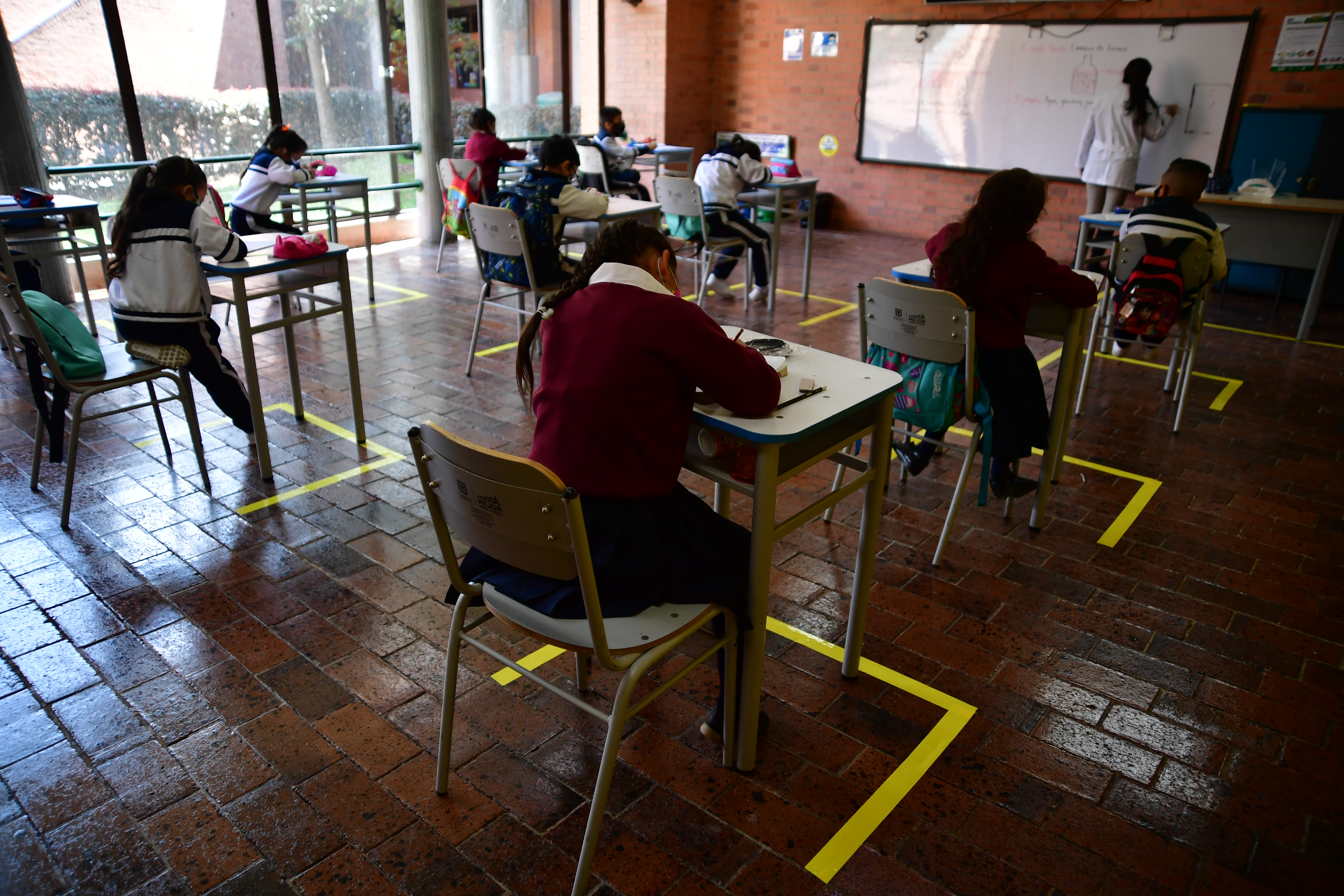 Esta semana 39 colegios oficiales de Bogotá inician clases en alternancia