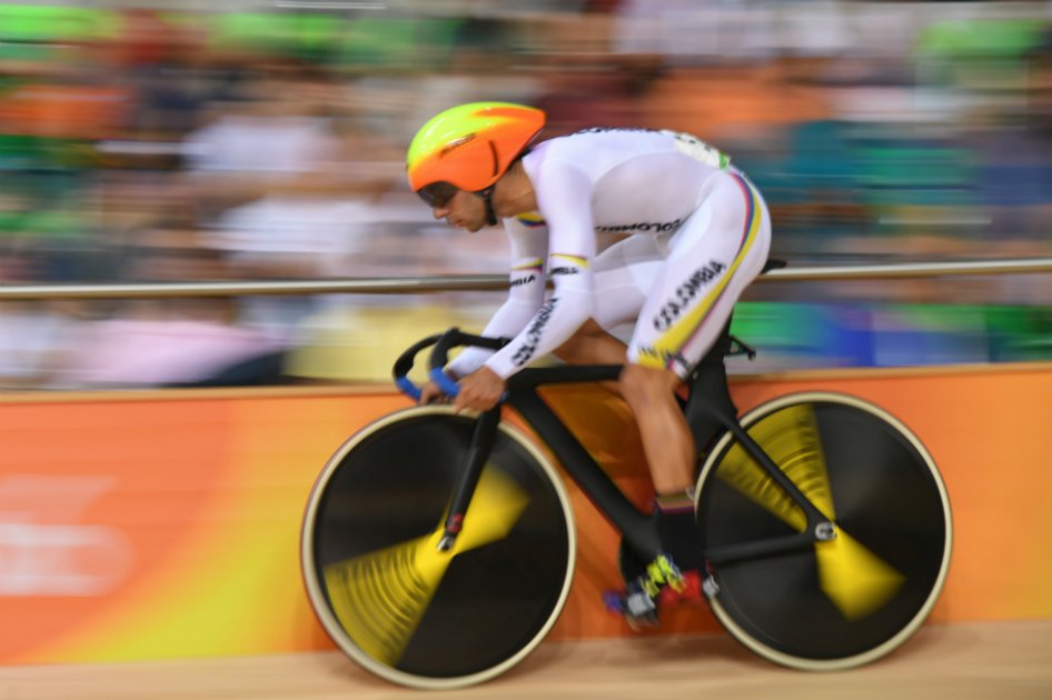 El pedalista colombiano Fernando Gaviria, este lunes, durante la prueba de ómnium en Río 2016. / AFP