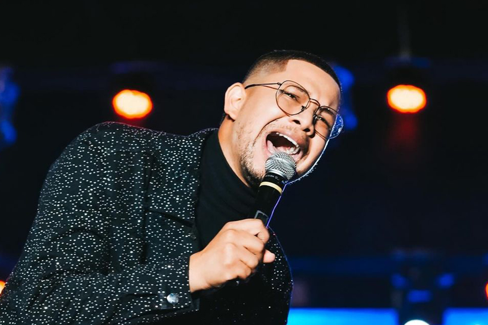 Cantante de música cristiana murió en pleno show. Antes había tenido síntomas