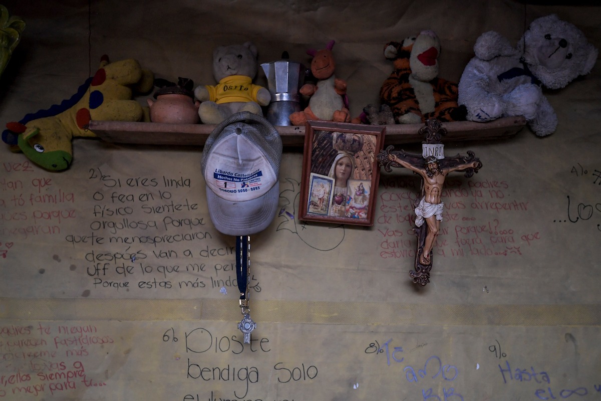 Los recicladores son una de las poblaciones a las que se les ha hecho muy difícil pasar la cuarentena. Sonia Osorio es habitante del barrio Mochuelo Bajo de Ciudad Bolívar y asegura que, si bien el Gobierno Nacional ha permitido que continúen con sus labores en medio de la pandemia, no ha brindado elementos de seguridad y sanidad para los recicladores independientes.