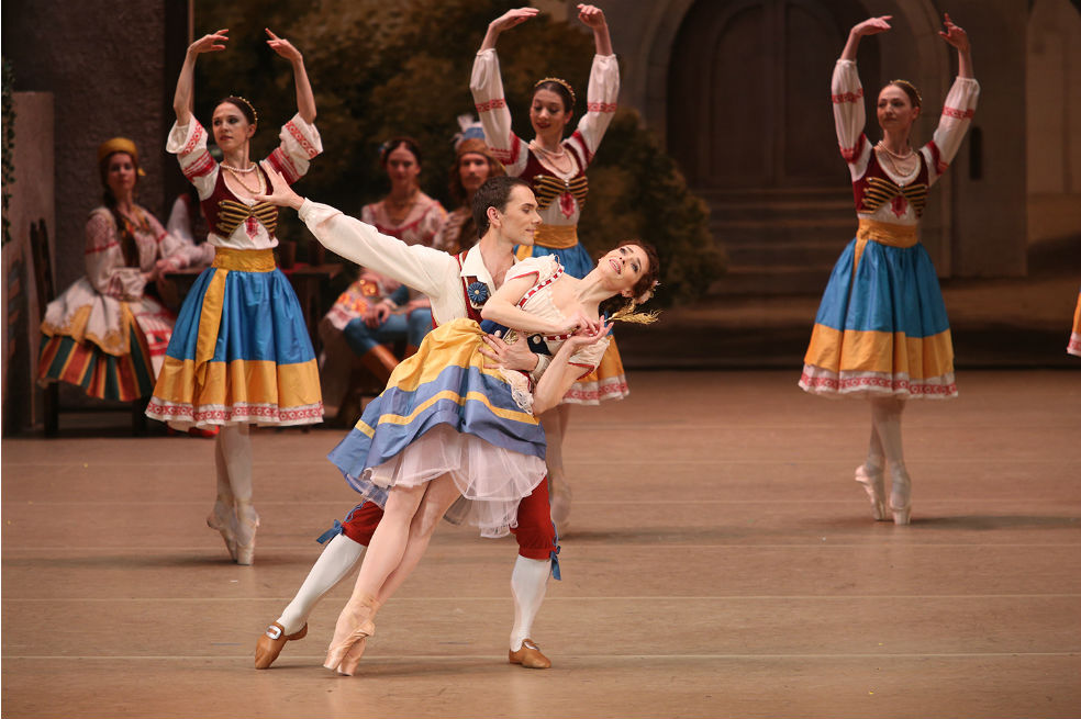 “Coppélia”: del horror al rigor