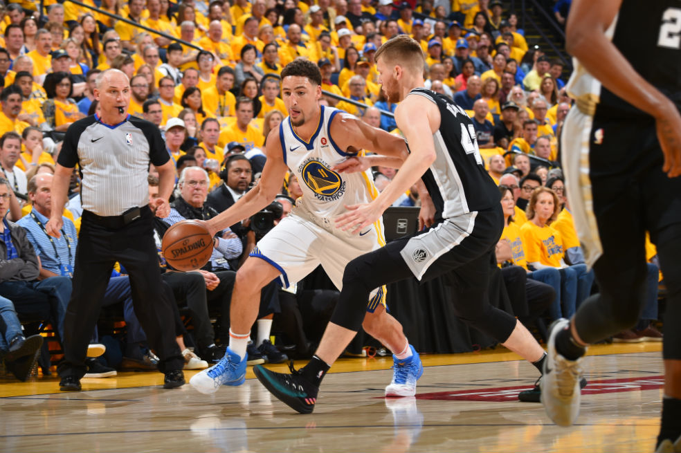 Los Warriors debutan con triunfo en los playoffs de la NBA