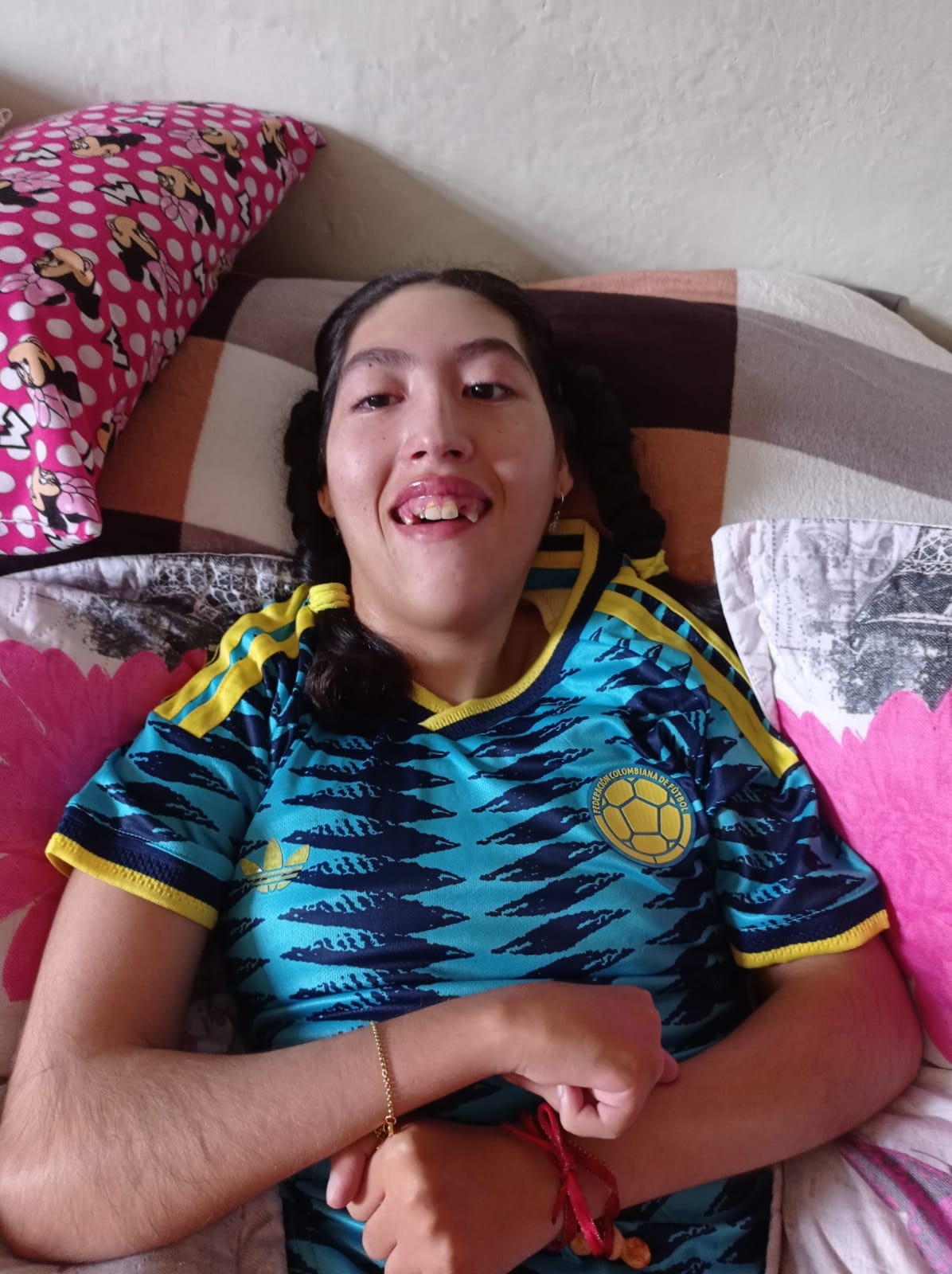 Valentina Barrera, a sus 20 años, está viva porque siempre que ha necesitado un servicio de salud, ha tenido que recurrir a la tutela.