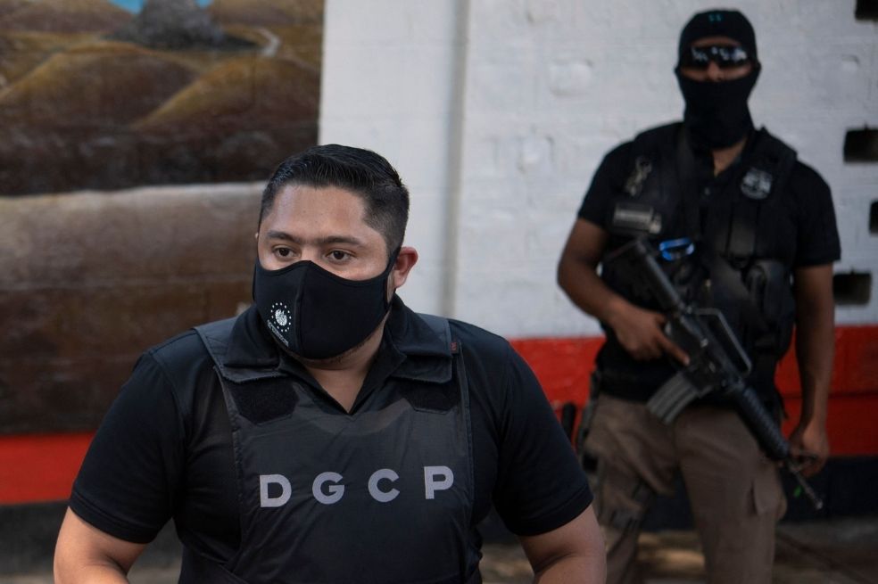 ¿Quiénes son los funcionarios de El Salvador sancionados por pactar con pandillas?
