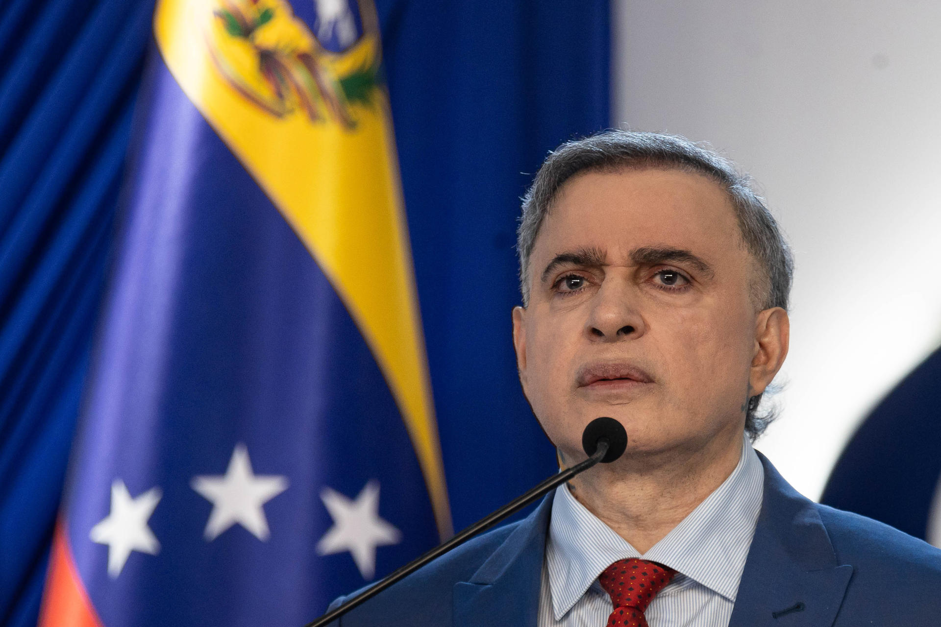 Redada en Fiscalía de Venezuela deja 14 fiscales imputados por corrupción