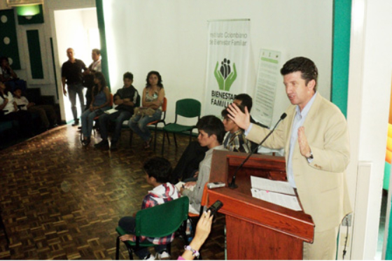 Colombia da en adopción 1.800 niños en promedio cada año
