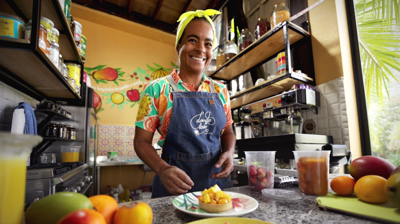 El emprendimiento que usa frutas colombianas para convertirlas en dulces recuerdos