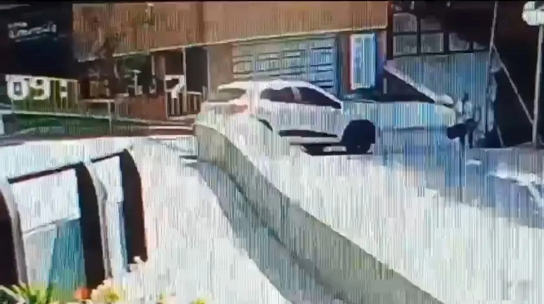 Buscan a conductor que atropelló a mujer de 70 años y huyó, en Envigado