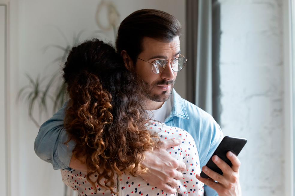 ¿Cómo saber si tu pareja todavía no supera a su ex?