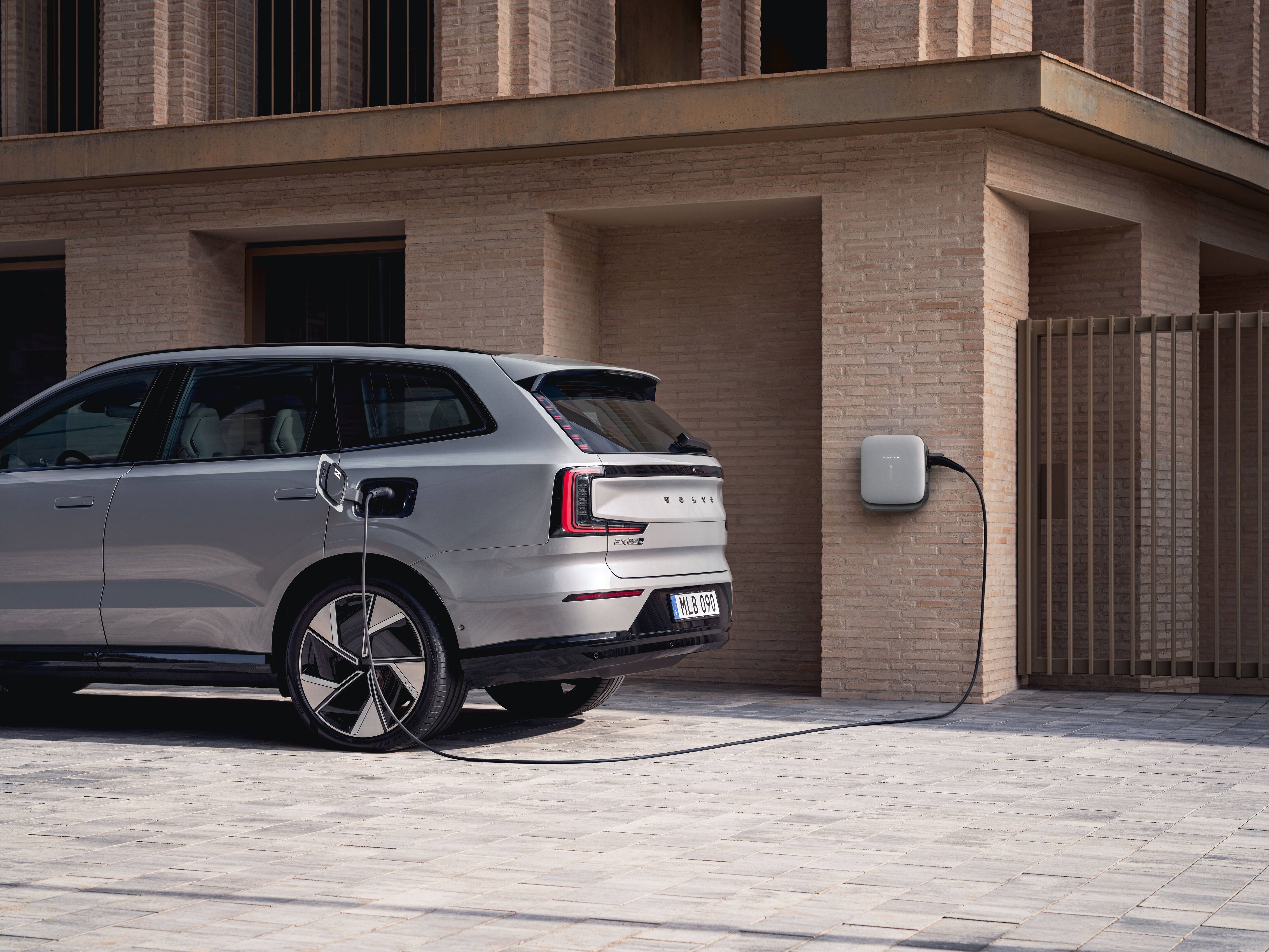 El Volvo EX90 se actualiza: ¿qué novedades trae su última versión?