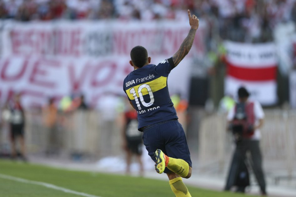 Carlitos fue la figura de último "Superclásico" con dos goles. / EFE