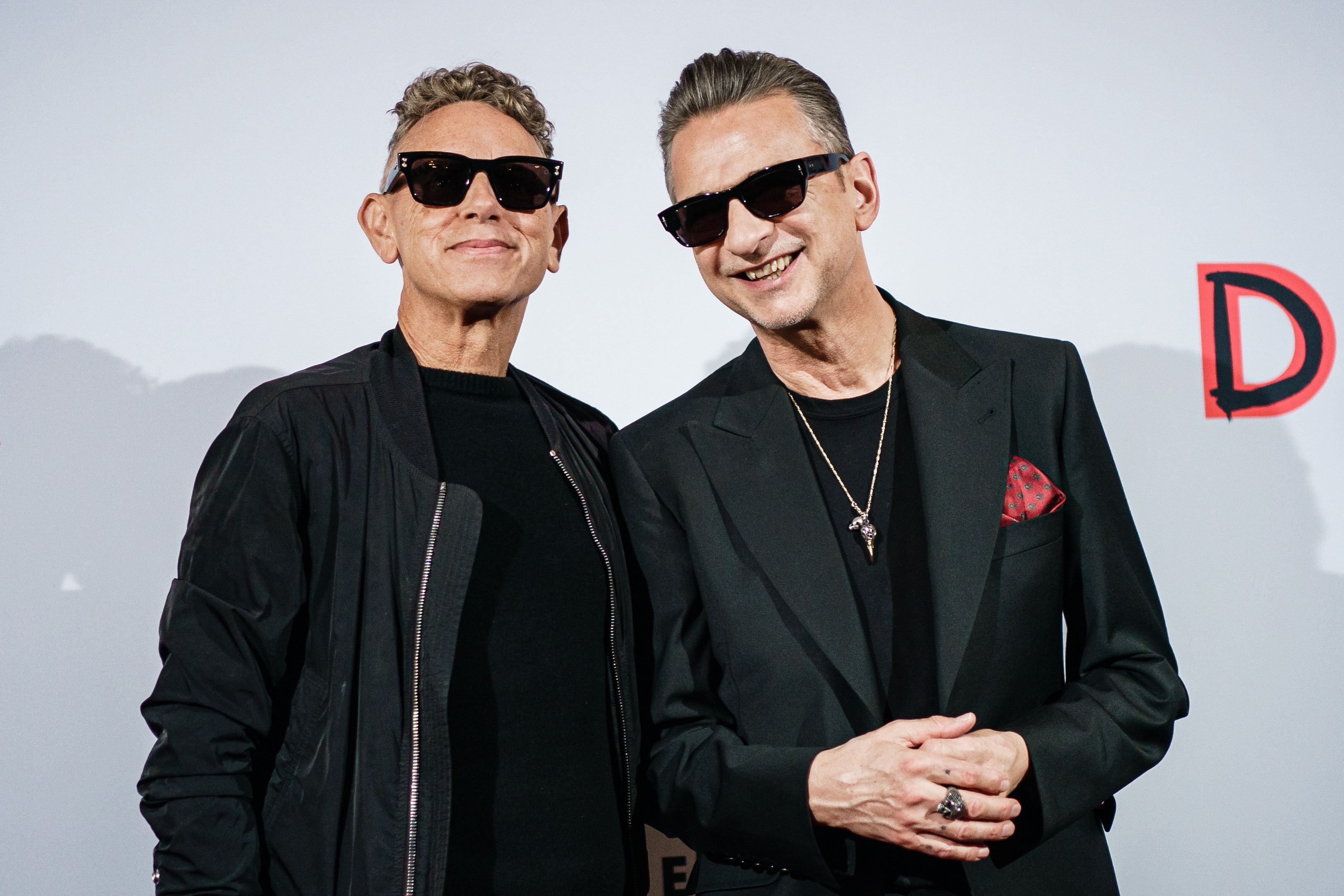 Berlin (Germany), 04/10/2022.- Lead singer Dave Gahan (R) and guitarist Martin Gore (L) of British electronic band 'Depeche Mode' pose for photographers at the Berliner Ensemble theater in Berlin, Germany, 04 October 2022, during which the band announced a concert tour for 2023 featuring their latest album 'Memento Mori'. (Alemania) EFE/EPA/CLEMENS BILAN