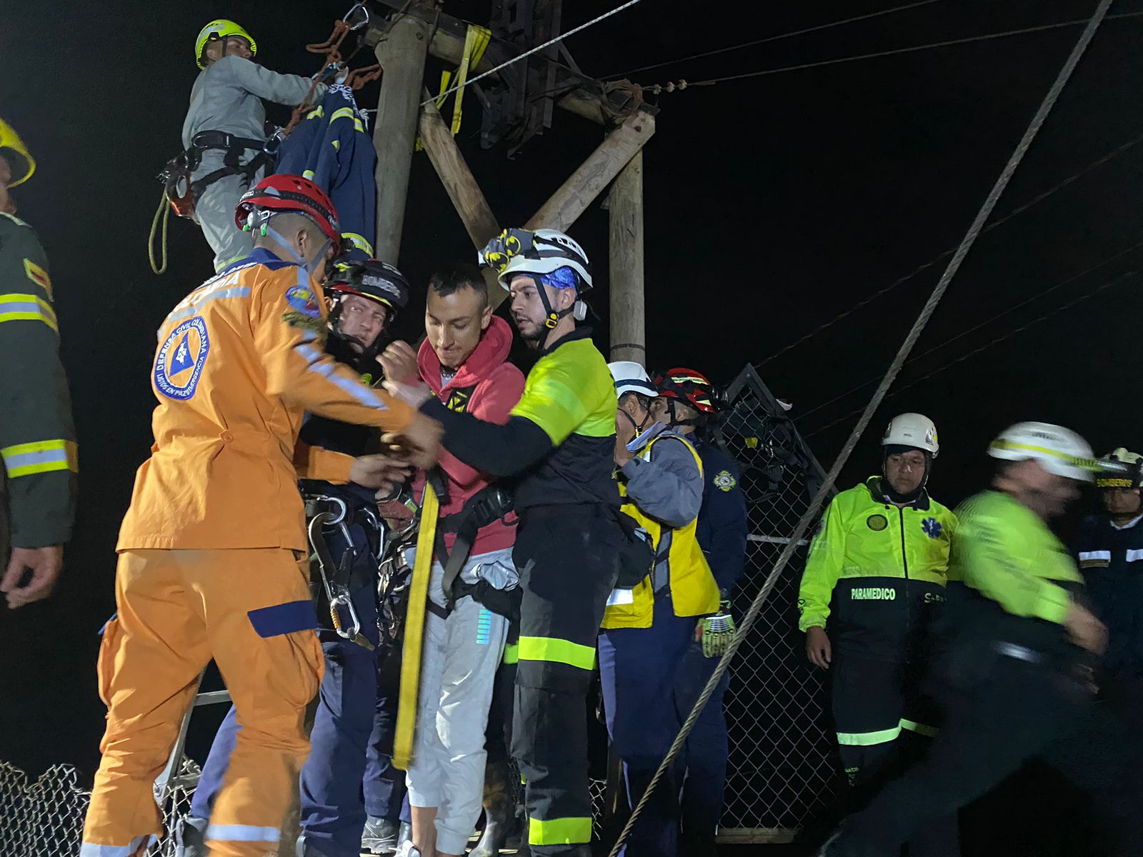 Así terminó el rescate de las cinco personas atrapadas en un cable aéreo en Caldas