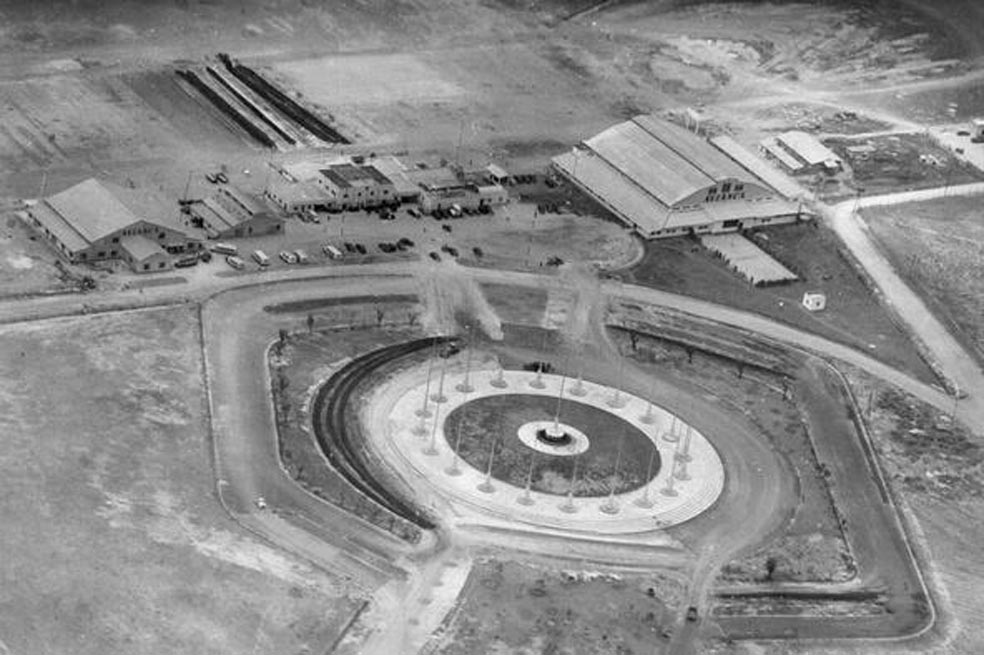 Construcción del monumento de Banderas, en 1.948, con motivo de la IX conferencia panamericana