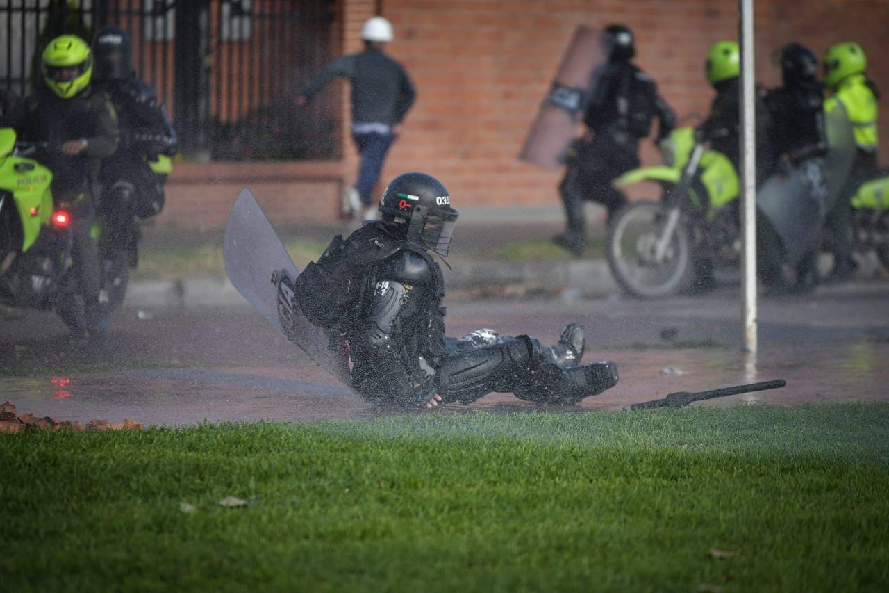 En el lugar hubo una fuerte presencia policial, la cual, según informó la Policía intervino luego de que se atacara el vehículo de la Ministra de Transporte.