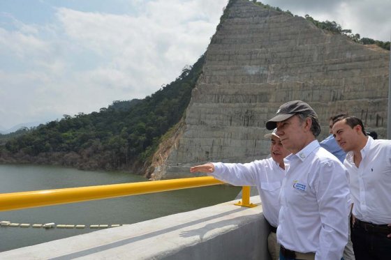 Santos dice que venta de Isagen no será para tapar huecos fiscales