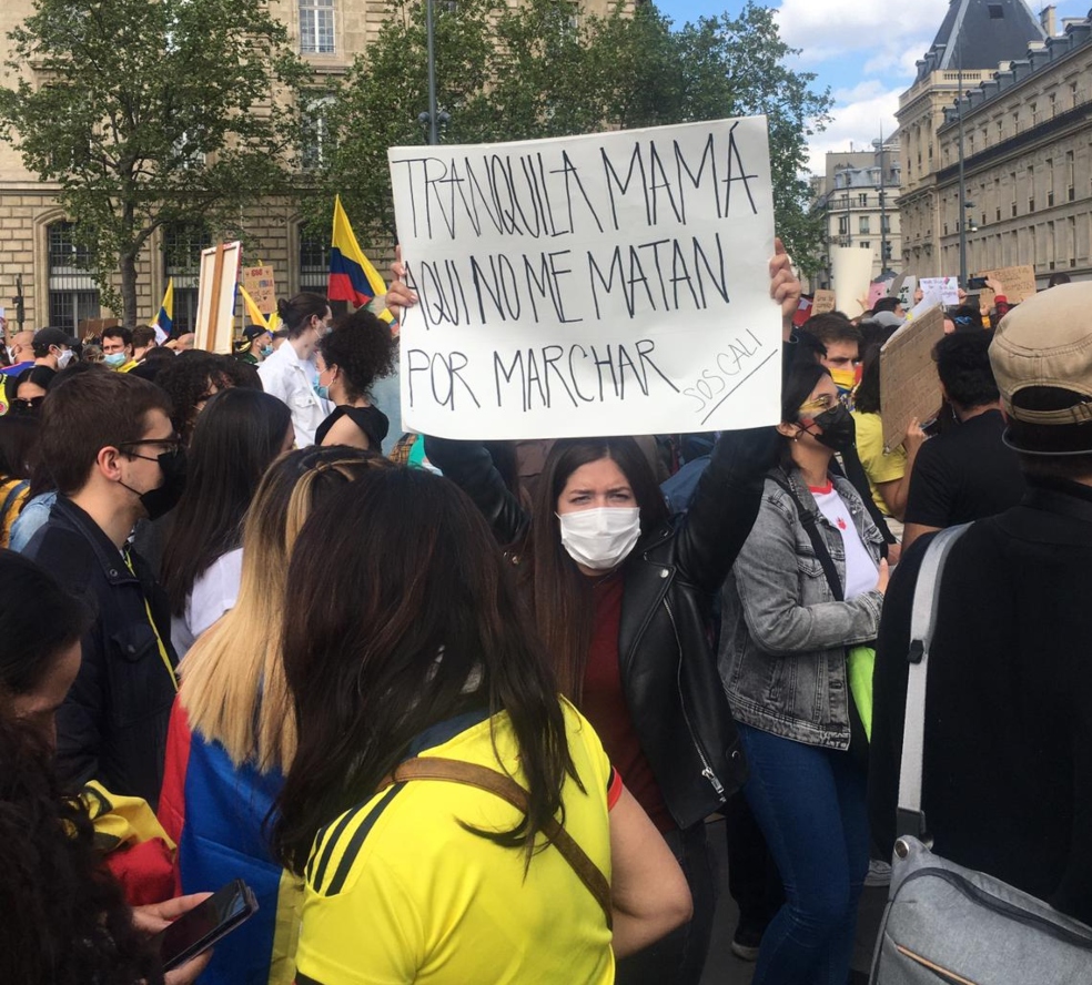 Colombianos París 2021 paro nacional