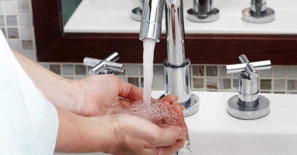 Consejos prácticos para ahorrar agua y luz