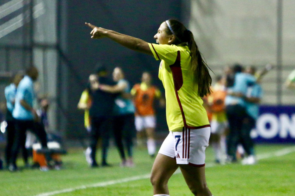 Isabella Díaz, la goleadora de la selección de Colombia contra Venezuela.