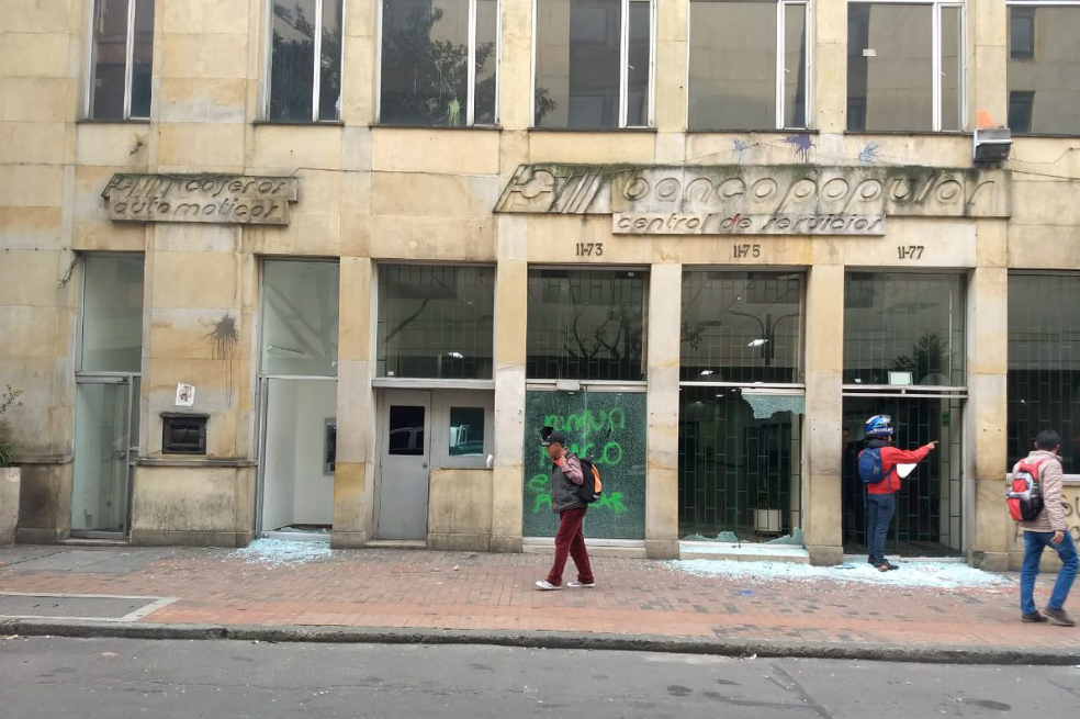 Desmanes y poca afluencia de personas: jornada de marchas estudiantiles en Bogotá