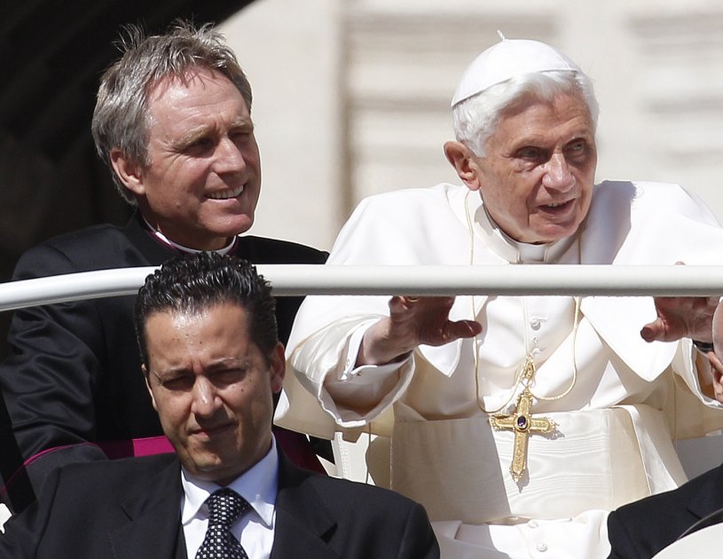 Benedicto XVI indulta a su exmayordomo, condenado por el robo de documentos