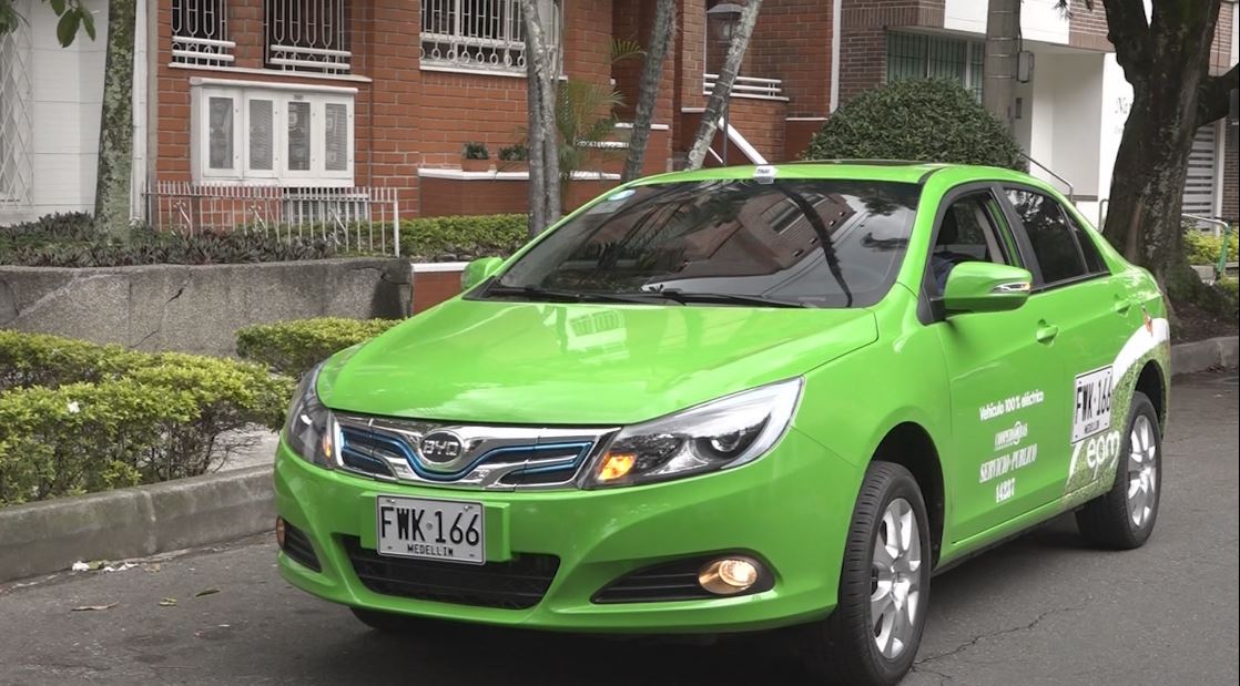 Taxis eléctricos rodarán 4 años más en Bogotá