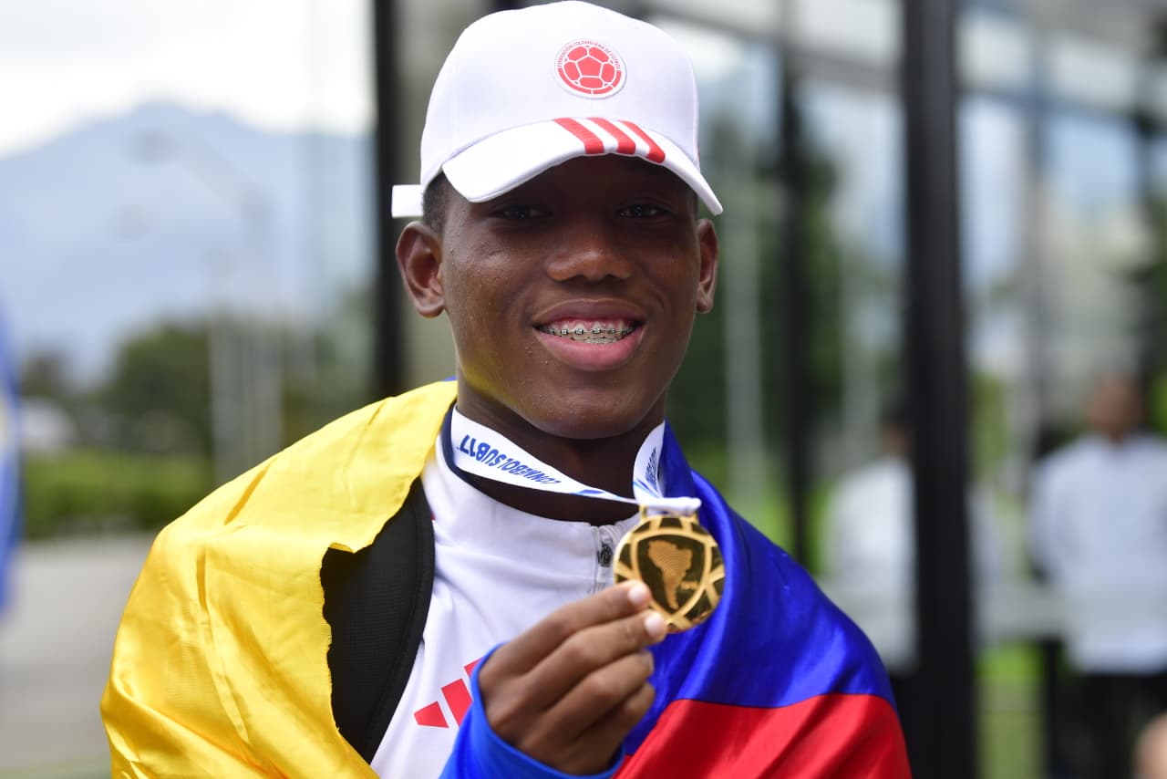 Galería del recibimiento del equipo Sub-17 de Colombia luego del título en el Sudamericano.