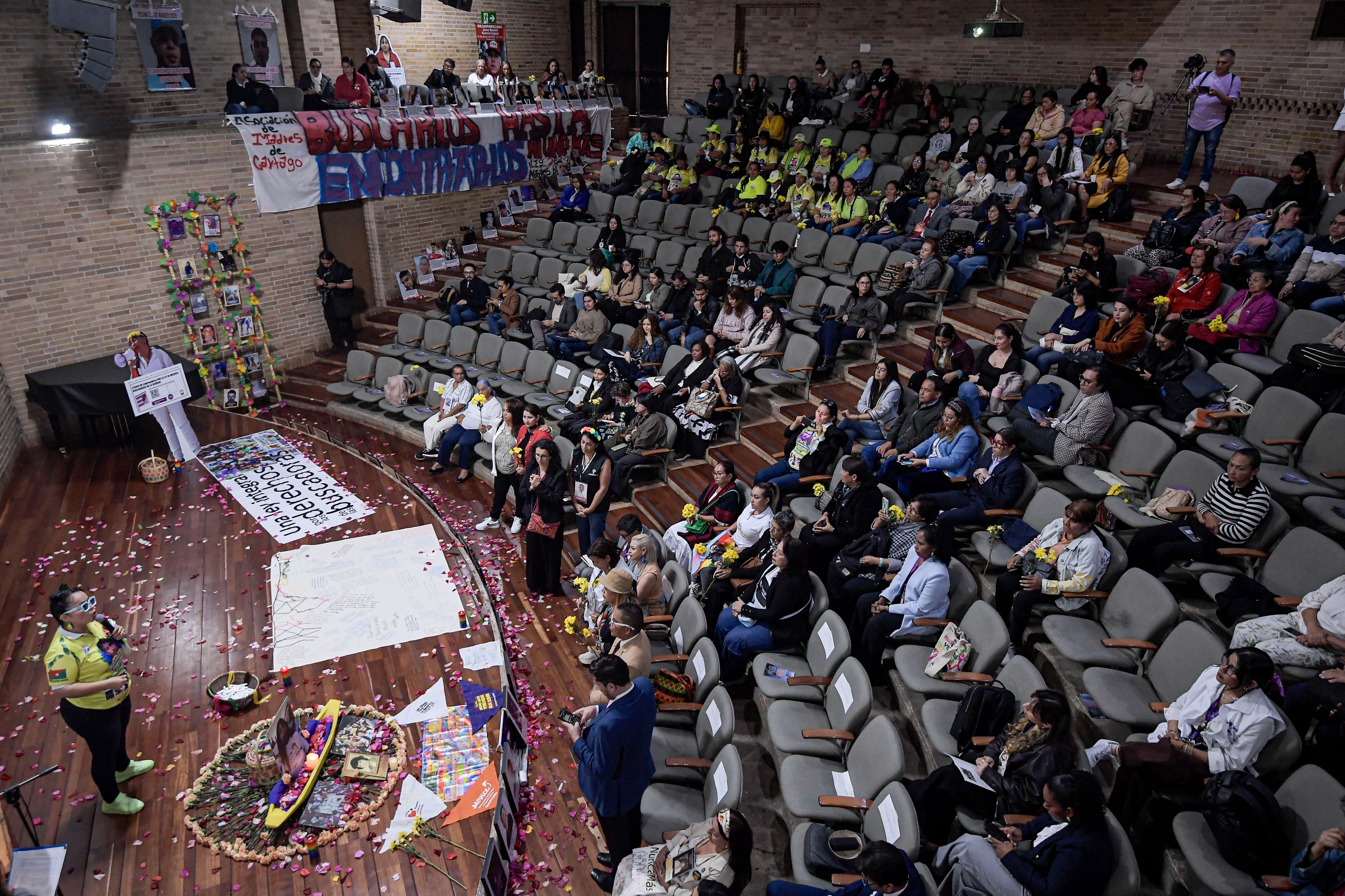 El evento, abierto al público, contó con actos simbólicos, homenajes a mujeres buscadoras, proyecciones documentales, y espacios de diálogo.