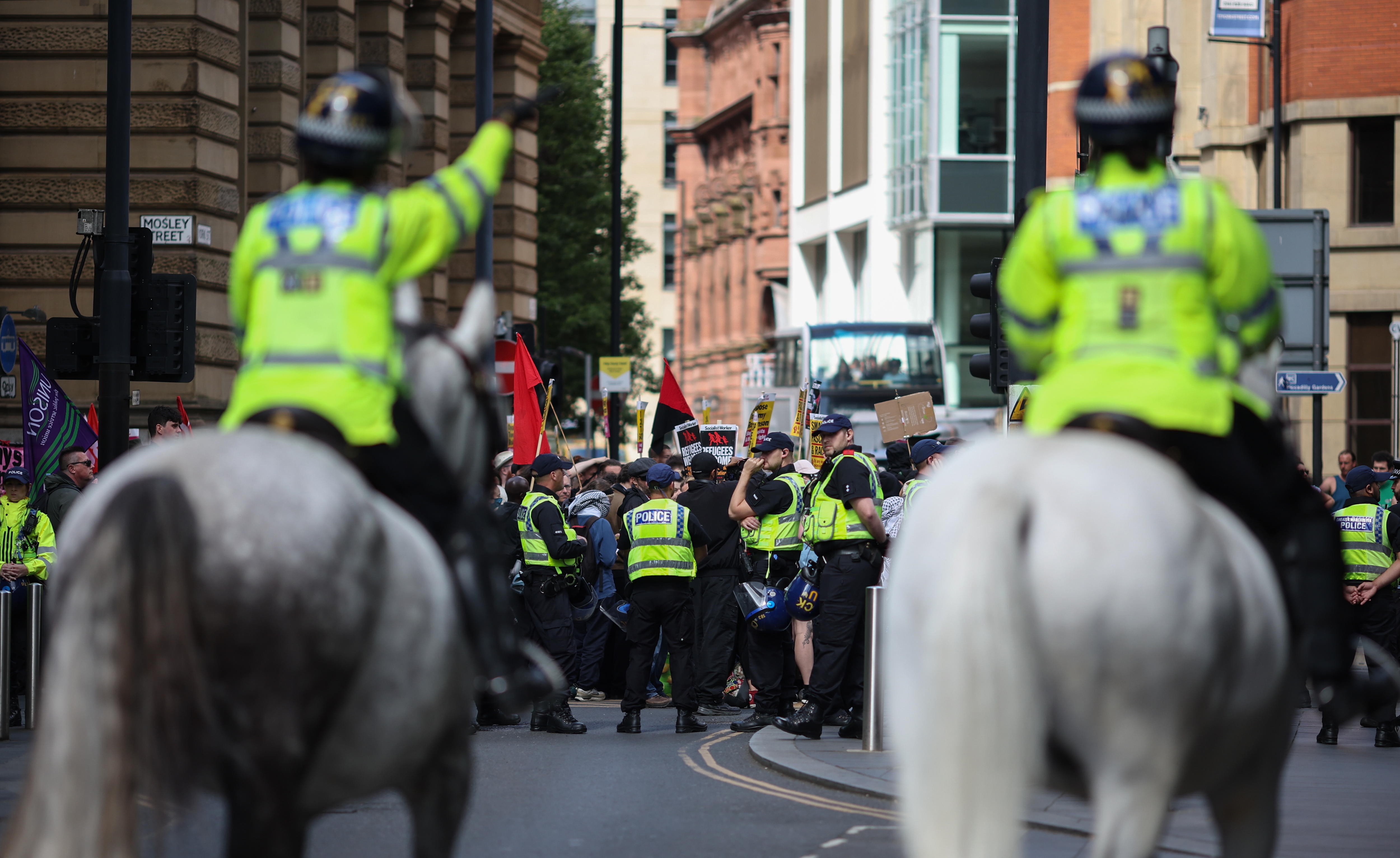 Las autoridades británicas se enfrentan a los peores disturbios en más de 10 años