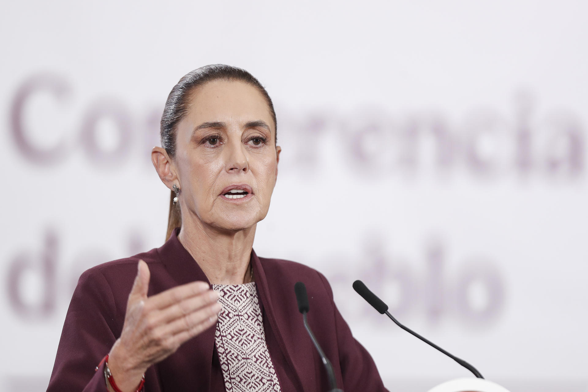 Sheinbaum pidió calma tras la ola de violencia en México por un operativo contra el narco