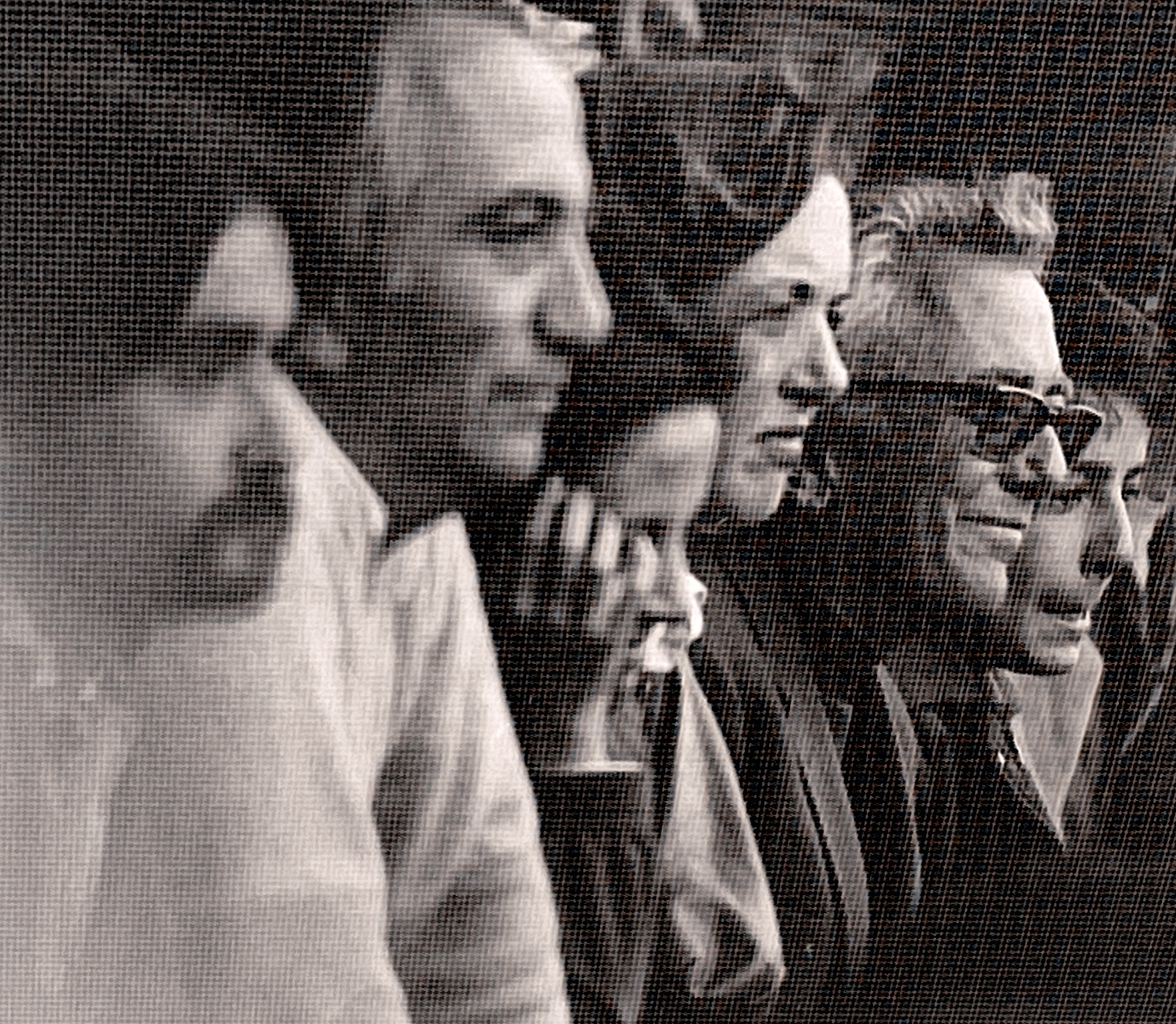 Guillermo Cano, al lado de su esposa, Ana María Busquets de Cano, y otros miembros de su familia.