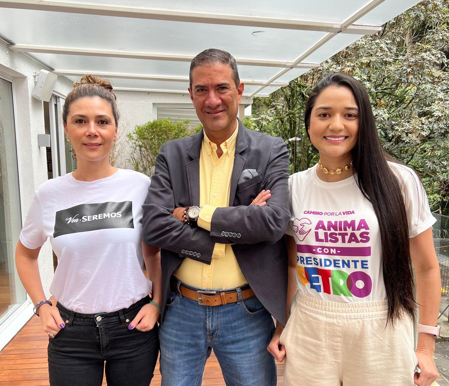 Salen tres funcionarios de la Alcaldía de Medellín para hacerle campaña a Petro